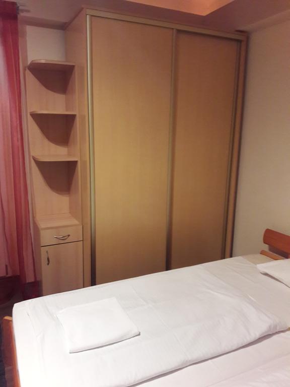 Home Apartman Debreţin Exterior foto